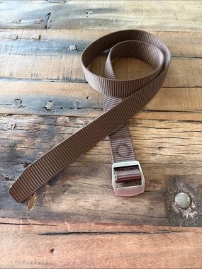 NWOT Men’s Nylon Belt Coffee brown